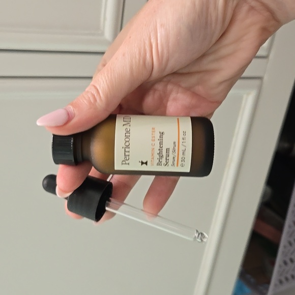 Perricone MD vitamin C Ester brightening serum - Picture 4 of 4